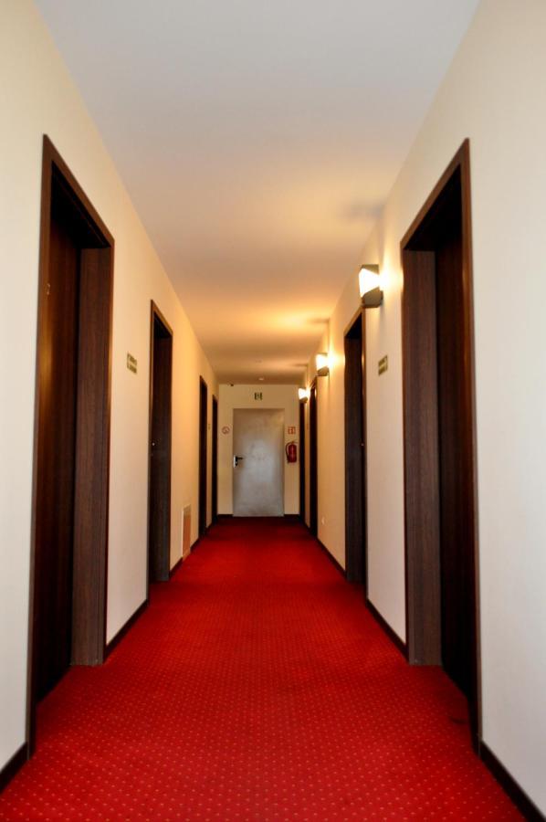 ראדזני פודלאסקי Hotel Pauza מראה חיצוני תמונה